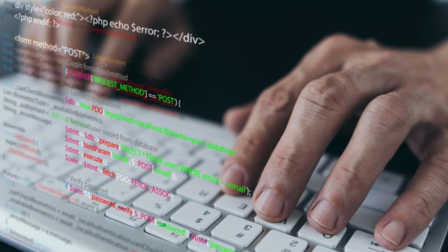 太原小程序定制开发公司视角下SQL与T-SQL的差异化应用解析